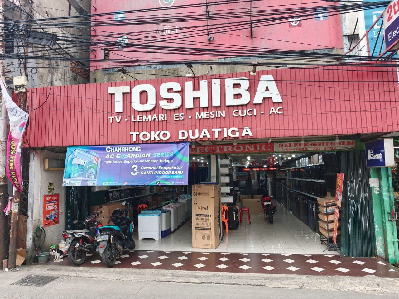 Tampak depan toko 23 Electronic (Toko Dua Tiga), Jl. Dewi Sartika, Ciputat